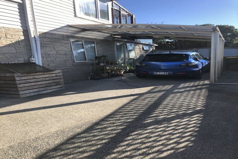 Photo of property in 12 Camelot Place, Glenfield, Auckland, 0629