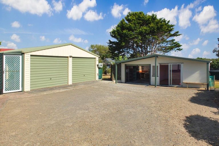Photo of property in 10 Hennessy Street West, Foxton Beach, Foxton, 4815