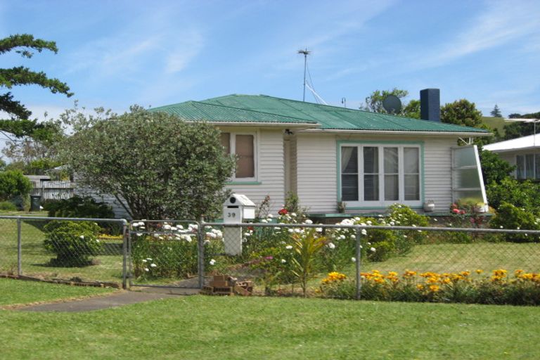 Photo of property in 39 Mckenzie Road, Mangere Bridge, Auckland, 2022