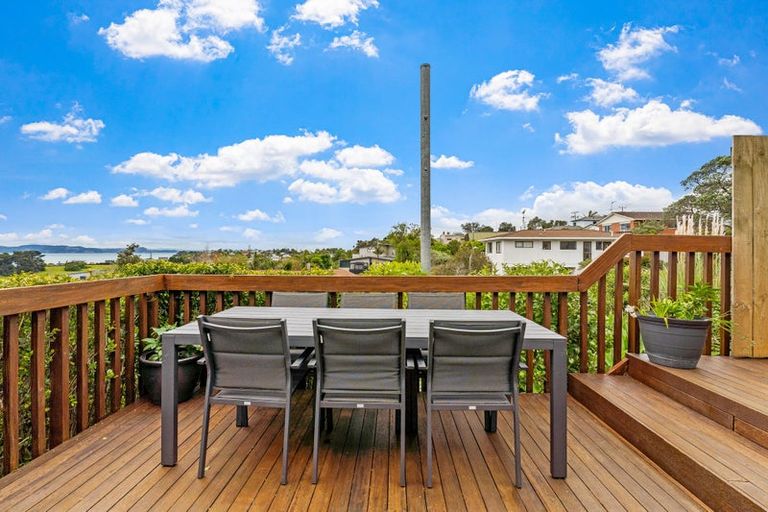Photo of property in 3 Delshaw Avenue, Stanmore Bay, Whangaparaoa, 0932