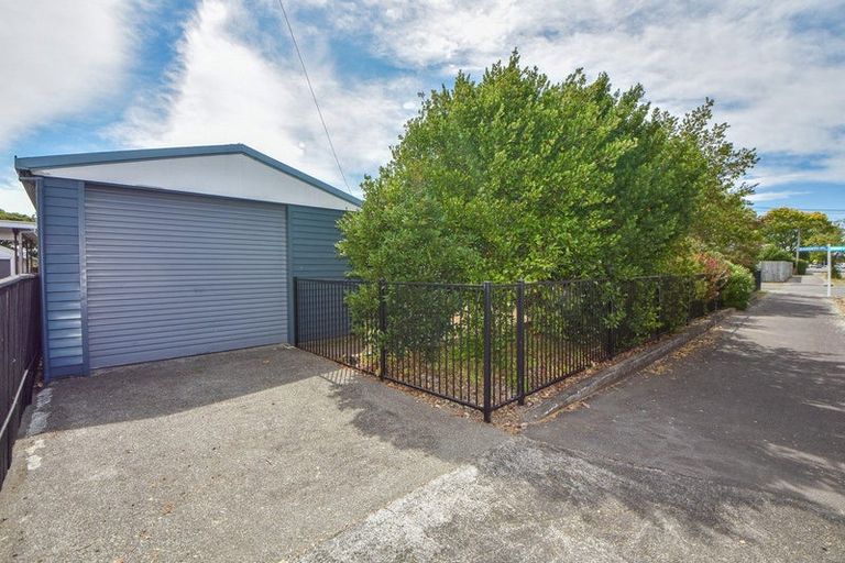 Photo of property in 22 Victoria Street, Carterton, 5713