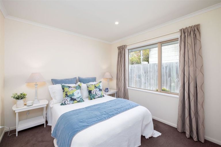 Photo of property in 6a Sunningvale Lane, Ilam, Christchurch, 8053