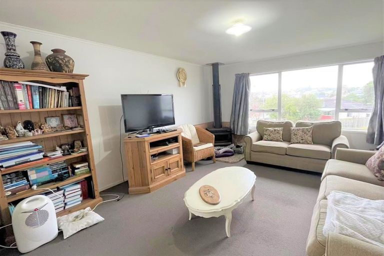 Photo of property in 90 Oreil Avenue, West Harbour, Auckland, 0618