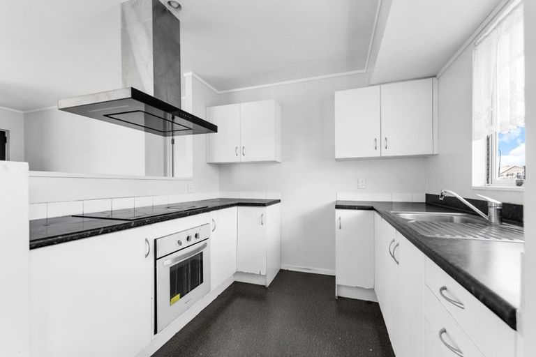 Photo of property in 17 Cretian Crescent, Henderson, Auckland, 0612