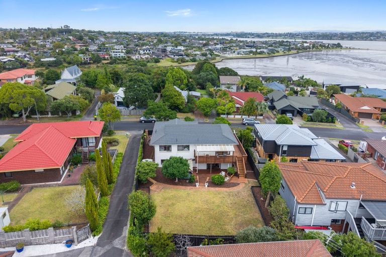 Photo of property in 19 Venus Place, Half Moon Bay, Auckland, 2012