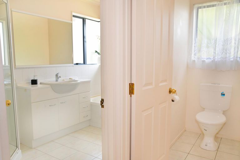 Photo of property in 2 Hazards Road, Weymouth, Auckland, 2103