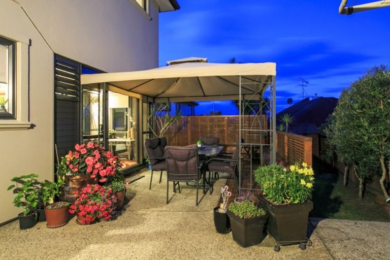 Photo of property in 2 Archer Rayner Place, Greenhithe, Auckland, 0632