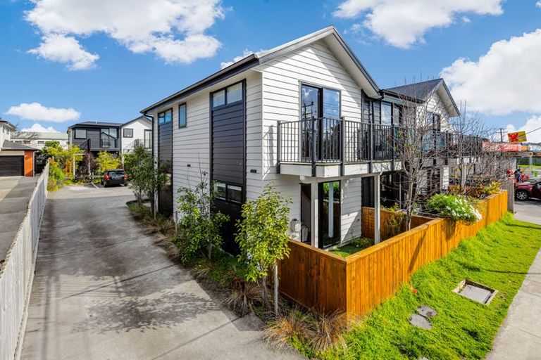 Photo of property in 1/6 St Leonards Road, Kelston, Auckland, 0602