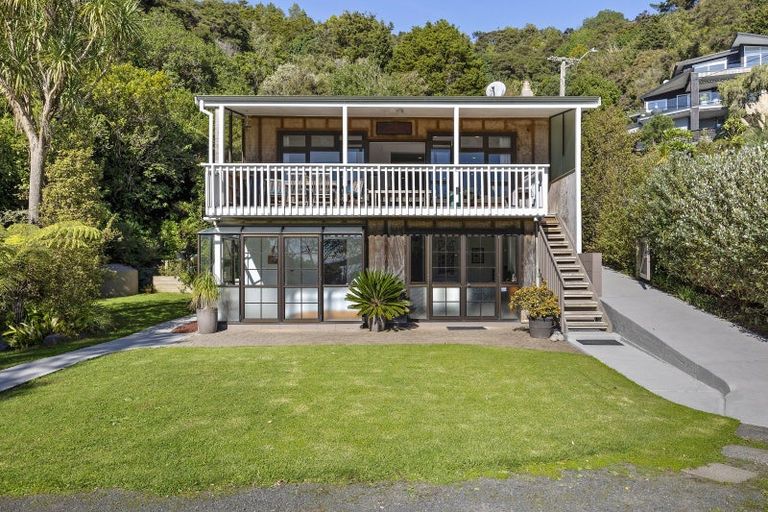 Photo of property in 6 Te Papa Road, Kawakawa Bay, Papakura, 2585