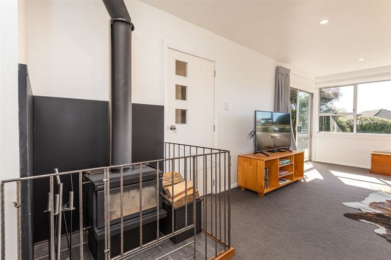 Photo of property in 68 Winters Road, Redwood, Christchurch, 8051
