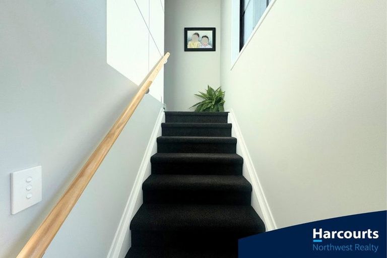 Photo of property in 4 Kumerahou Street, Kumeu, 0810