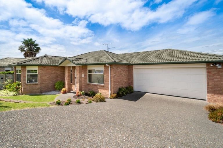 Photo of property in 9 Chesterfield Way, Orewa, 0931