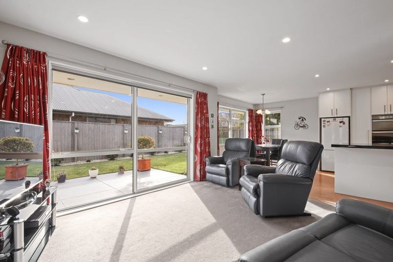 Photo of property in 42 Oakwood Drive, Rangiora, 7400