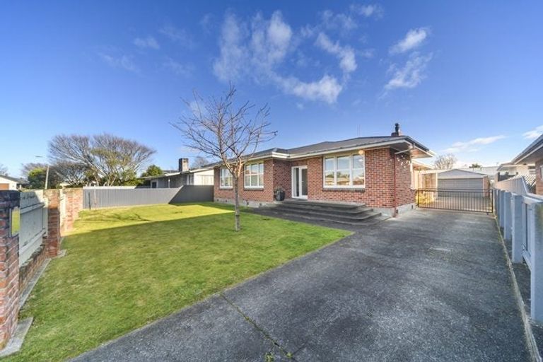 Photo of property in 6 Innes Place, Roslyn, Palmerston North, 4414