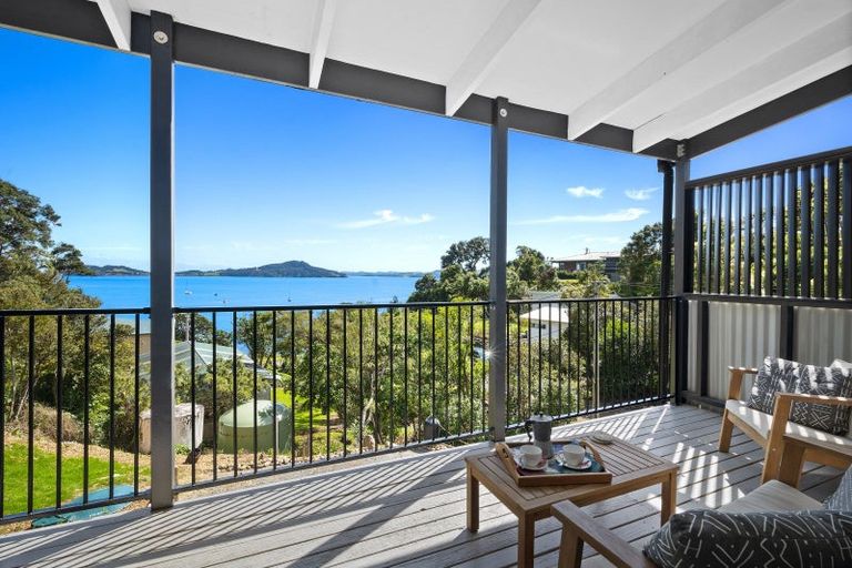 Photo of property in 99 Kawakawa Bay Coast Road, Kawakawa Bay, Papakura, 2585