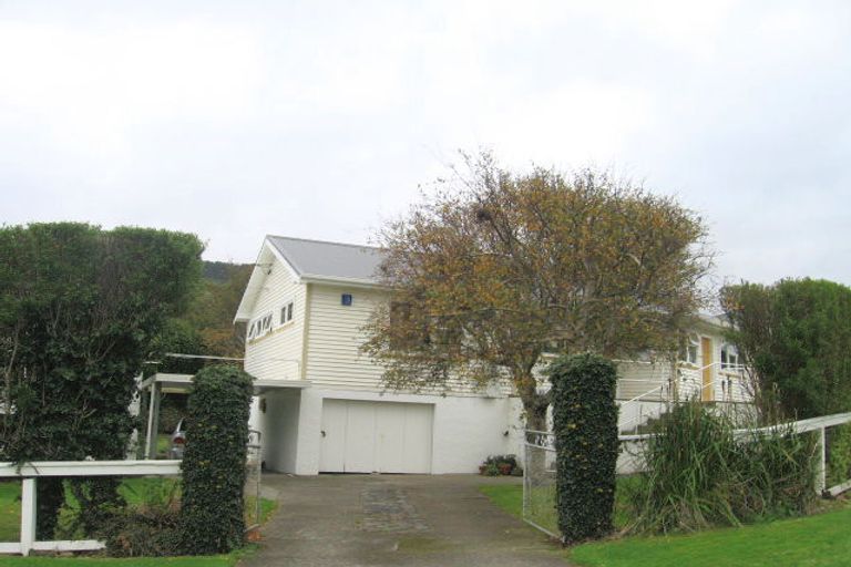 Photo of property in 6 Roy Street, Tawa, Wellington, 5028