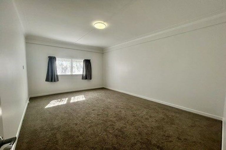 Photo of property in 1/5 Braemar Road, Castor Bay, Auckland, 0620