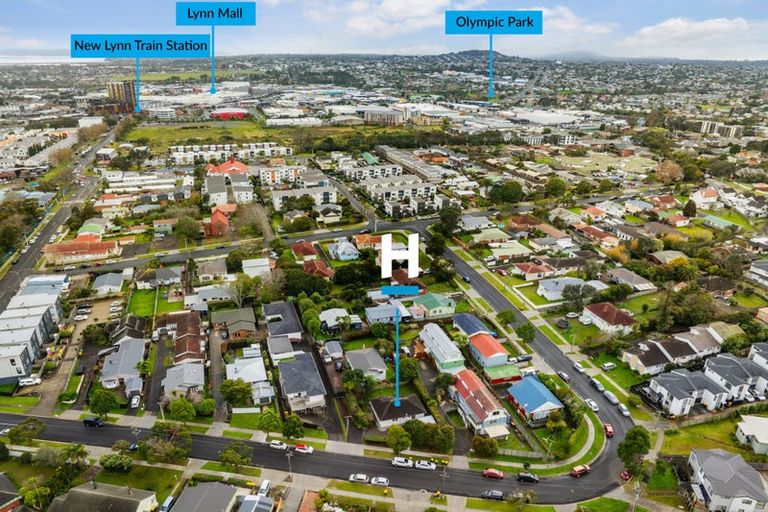Photo of property in 1/12 Craigbank Avenue, New Lynn, Auckland, 0600