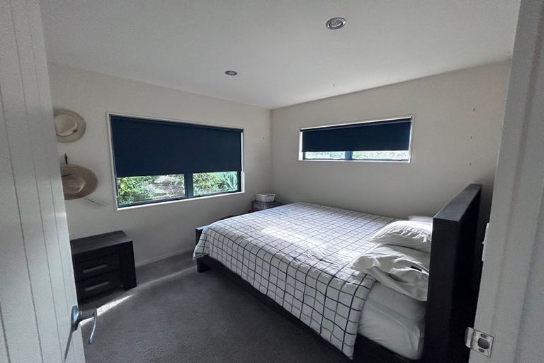 Photo of property in 4 Roberts Road, Matakatia, Whangaparaoa, 0930