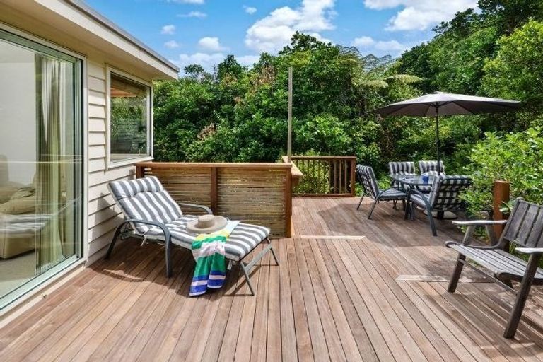 Photo of property in 33a Manly Esplanade, Browns Bay, Auckland, 0630