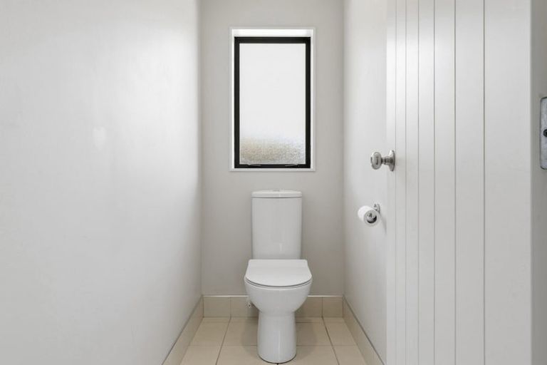 Photo of property in 25a Mcinnes Road, Weymouth, Auckland, 2103