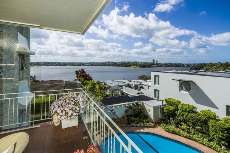 Photo of property in 2b/6 The Promenade, Takapuna, Auckland, 0622