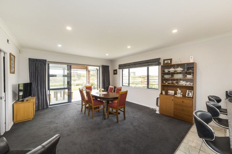 Photo of property in 30 Grand Oaks Drive, Awapuni, Palmerston North, 4412
