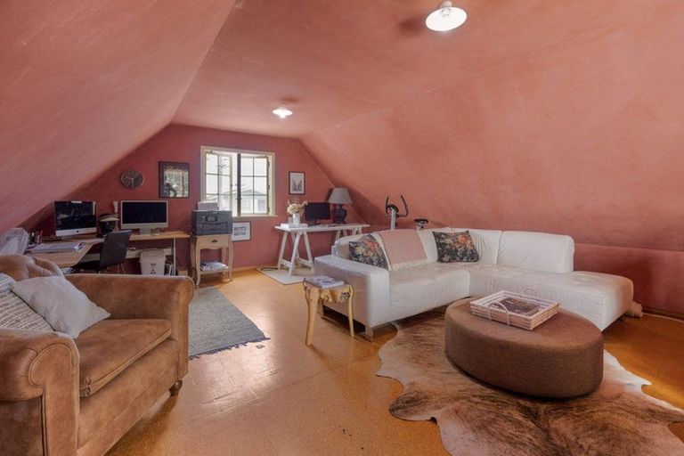 Photo of property in 329 Mangorei Road, Merrilands, New Plymouth, 4312