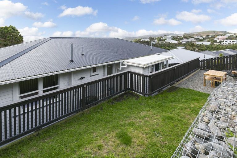 Photo of property in 15 Link Road, Newlands, Wellington, 6037