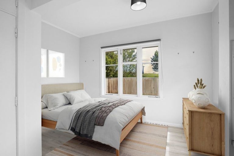 Photo of property in 2 Old Farm Road, Hamilton East, Hamilton, 3216