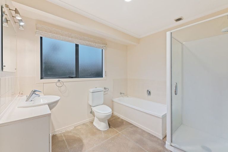 Photo of property in 1 Maghera Drive, East Tamaki, Auckland, 2016