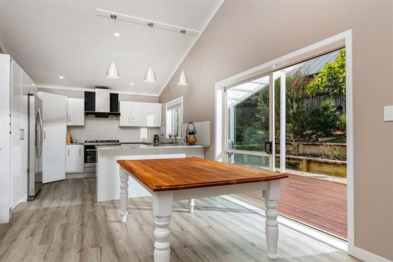 Photo of property in 22 View Ridge Drive, Ranui, Auckland, 0612