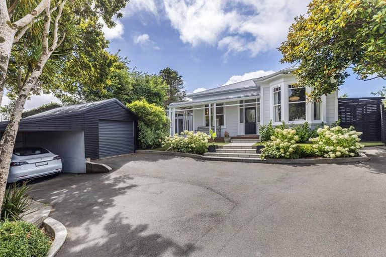 Photo of property in 69 Creswick Terrace, Northland, Wellington, 6012