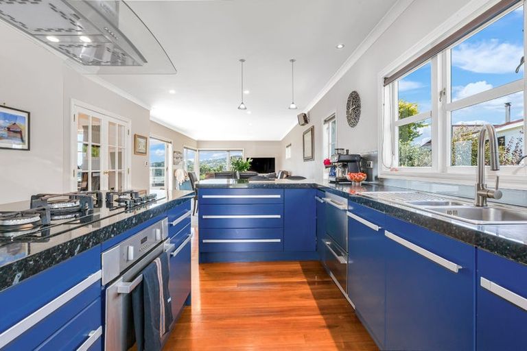 Photo of property in 61 Seaview Road, Paremata, Porirua, 5024