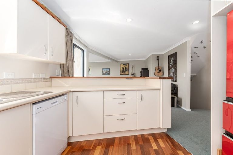 Photo of property in 295 Main Road, Tawa, Wellington, 5028