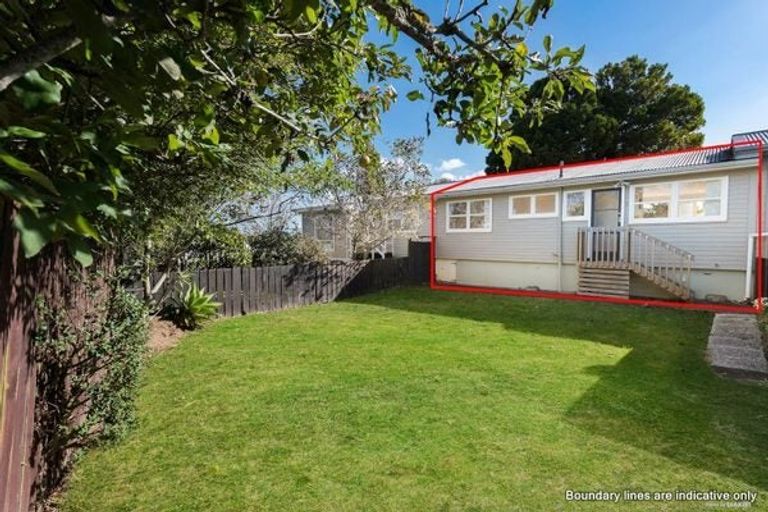 Photo of property in 2/14 Ozich Avenue, Te Atatu South, Auckland, 0610