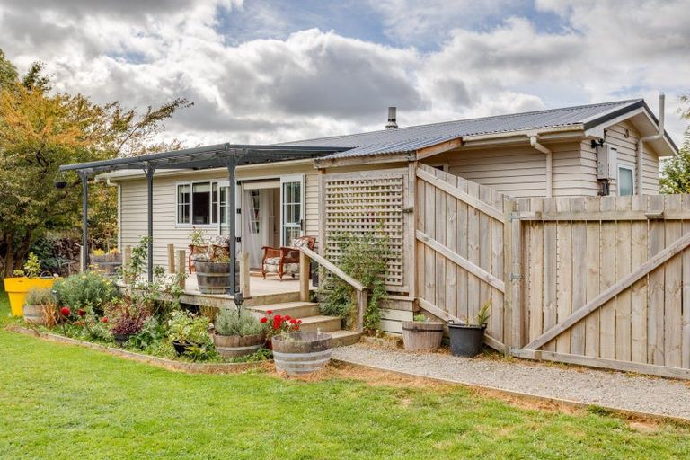 Photo of property in 24 Tararua Street, Pahiatua, 4910