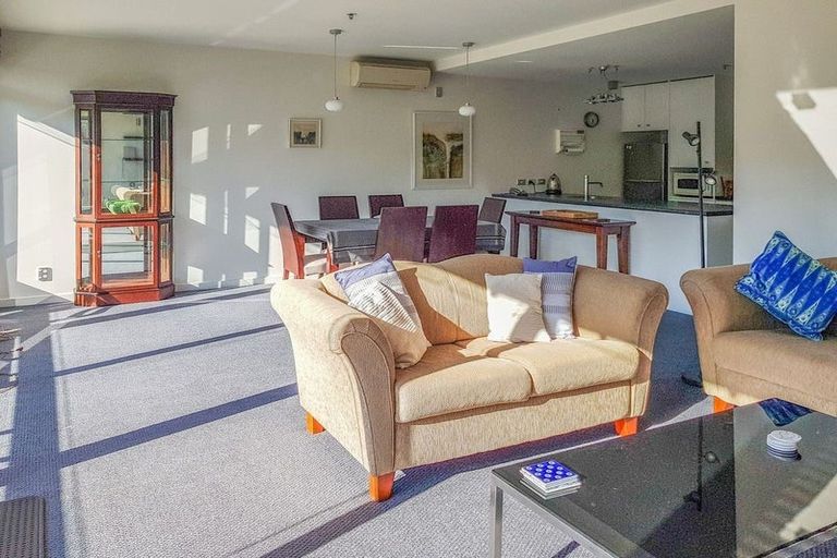 Photo of property in Montreaux Apartments, 5a/164 The Terrace, Wellington Central, Wellington, 6011