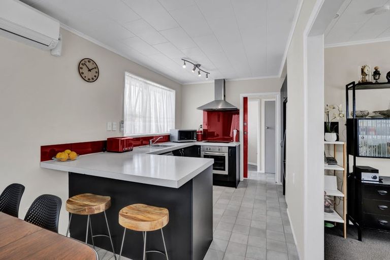 Photo of property in 11 Warkworth Grove, Bell Block, New Plymouth, 4312