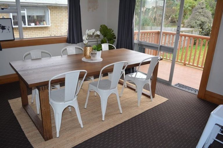 Photo of property in 17 Kinmont Crescent, Kinmont Park, Mosgiel, 9024