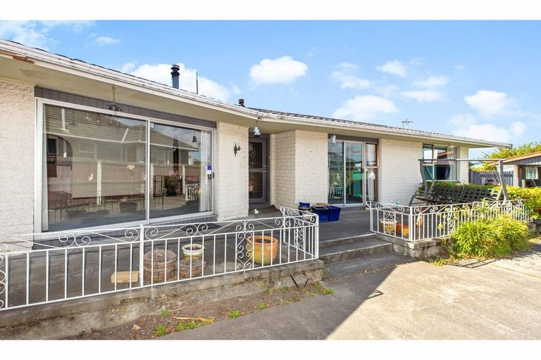 Photo of property in 24 Palmers Road, New Brighton, Christchurch, 8083