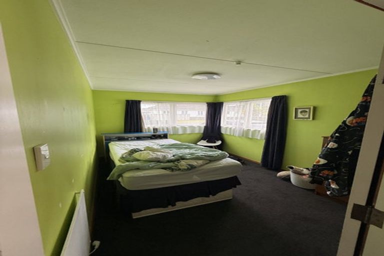 Photo of property in 27 Russell Road, Wainuiomata, Lower Hutt, 5014