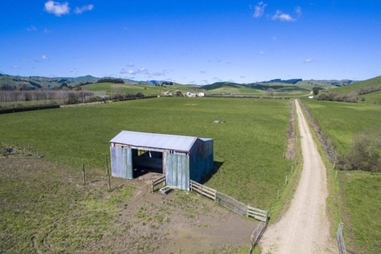 Photo of property in 62 Carter Road, Oratia, Auckland, 0604