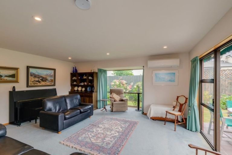 Photo of property in 2/30b Taylors Avenue, Bryndwr, Christchurch, 8052