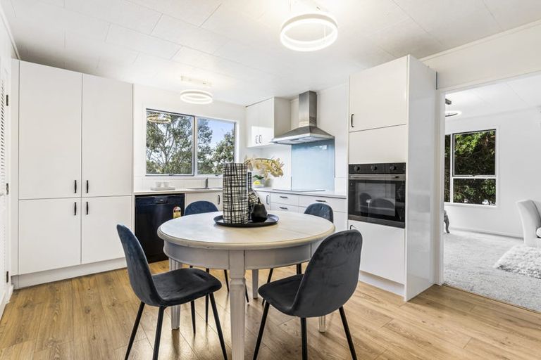 Photo of property in 1/13 Erica Road, Sunnynook, Auckland, 0620