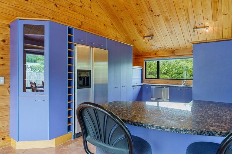 Photo of property in 16 Alexander Street, Waikanae, 5036