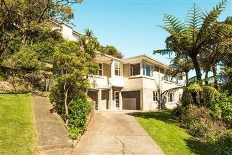 Photo of property in 74 Dowse Drive, Maungaraki, Lower Hutt, 5010