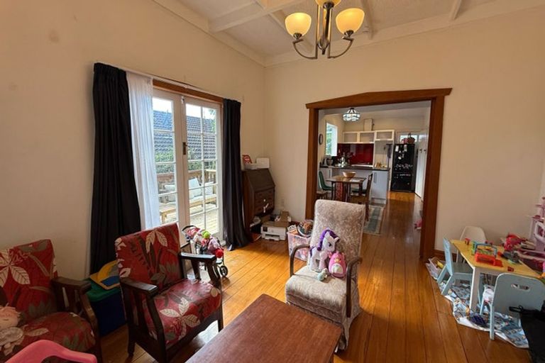 Photo of property in 13a Irirangi Road, Greenlane, Auckland, 1061
