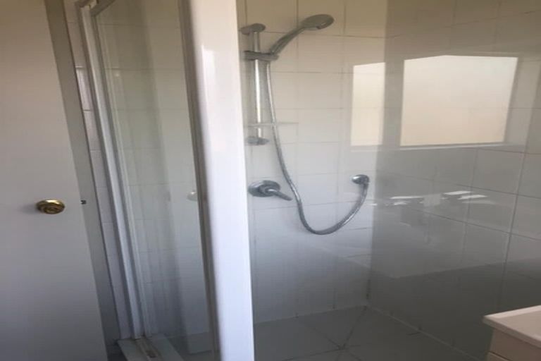 Photo of property in 15 Matilda Place, Weymouth, Auckland, 2103