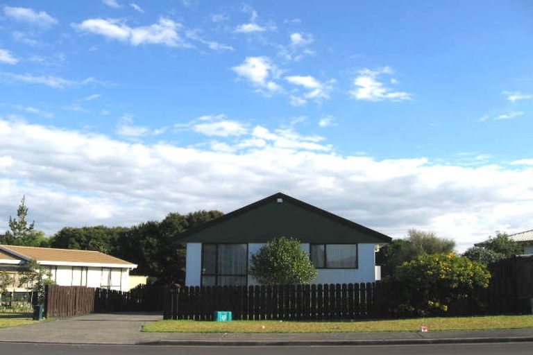 Photo of property in 32 Devonshire Road, Unsworth Heights, Auckland, 0632